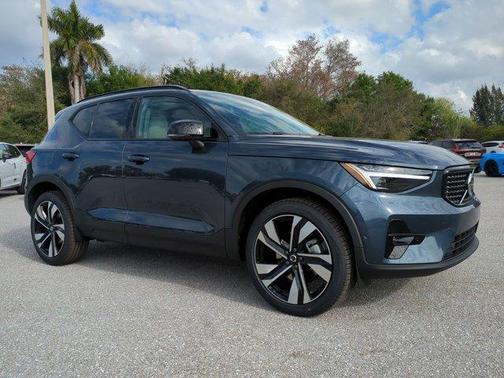 2026 Volvo XC40 B5 Ultra