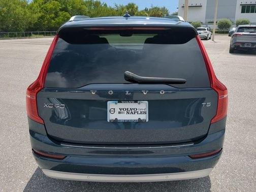 2022 Volvo XC90 T5 Momentum 7 Passenger