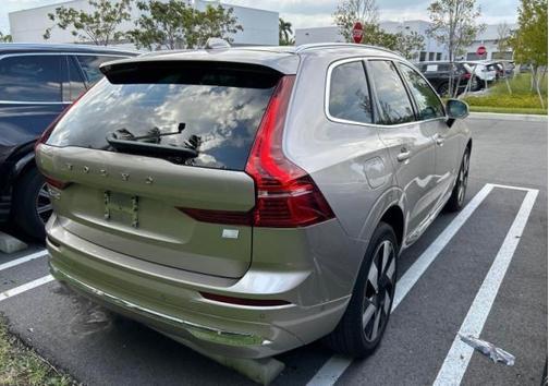 2023 Volvo XC60 Recharge Plug-In Hybrid T8 Plus Bright Theme