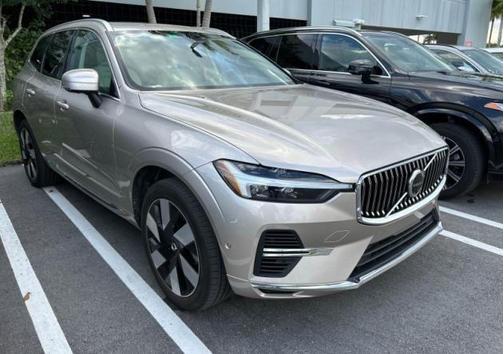 2023 Volvo XC60 Recharge Plug-In Hybrid T8 Plus Bright Theme