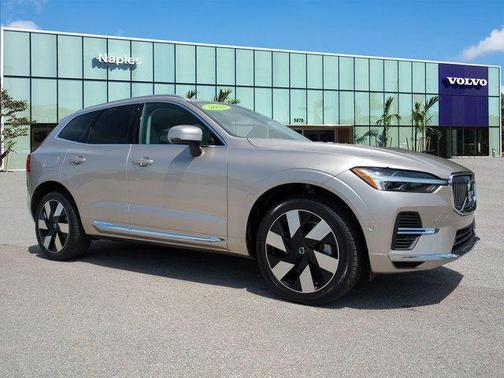 2023 Volvo XC60 Recharge Plug-In Hybrid T8 Plus Bright Theme