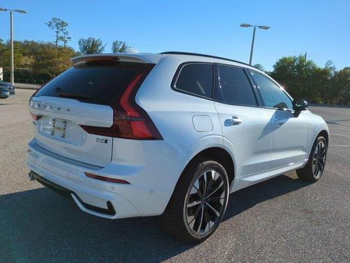 2026 Volvo XC60 B5 Plus