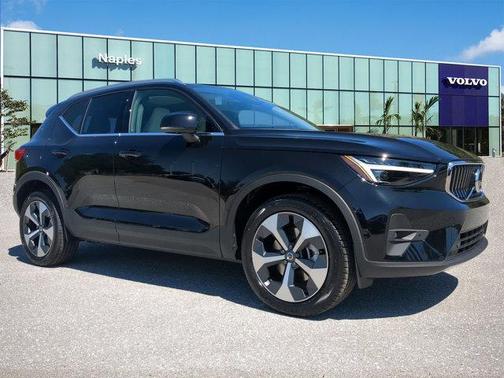 2025 Volvo XC40 B5 Plus Bright Theme