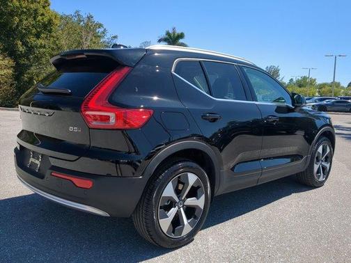 2025 Volvo XC40 B5 Plus Bright Theme