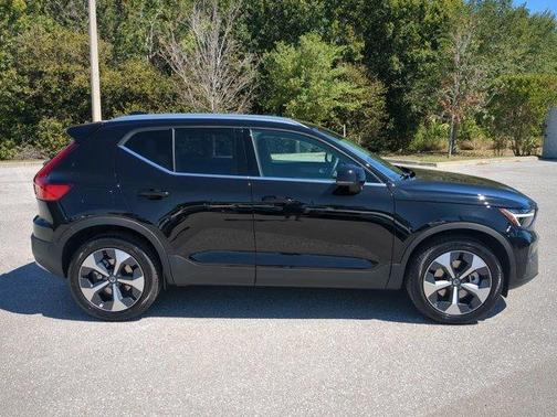 2025 Volvo XC40 B5 Plus Bright Theme
