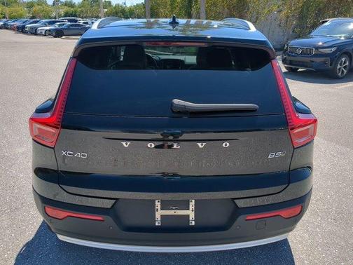 2025 Volvo XC40 B5 Plus Bright Theme