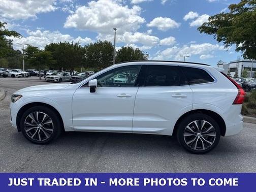 2022 Volvo XC60 B5 Momentum