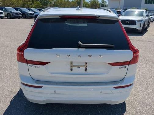 2022 Volvo XC60 B5 Momentum