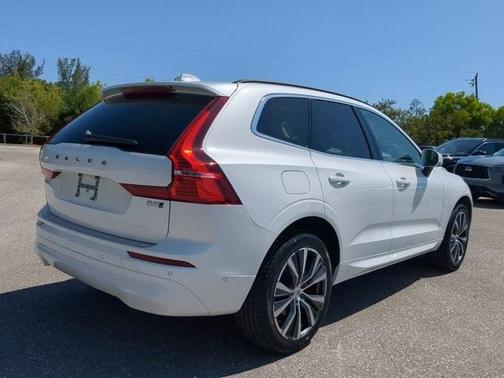 2022 Volvo XC60 B5 Momentum