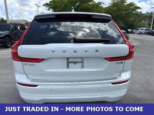 2022 Volvo XC60 B5 Momentum