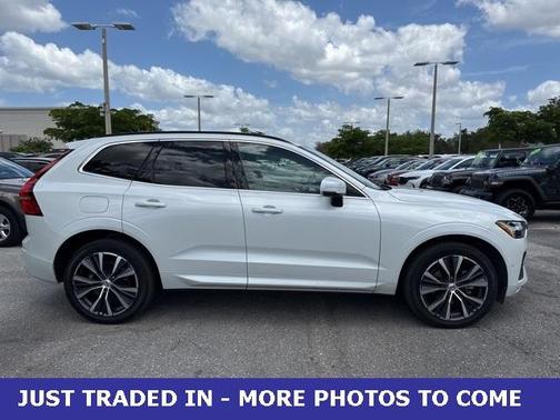 2022 Volvo XC60 B5 Momentum