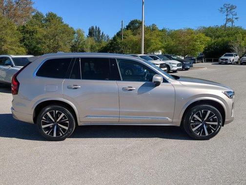 2025 Volvo XC90 B6 Core