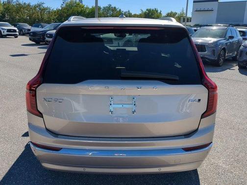 2025 Volvo XC90 B6 Core