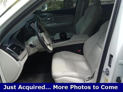 2024 Volvo XC90 B6 Plus Bright Theme 6-Seater