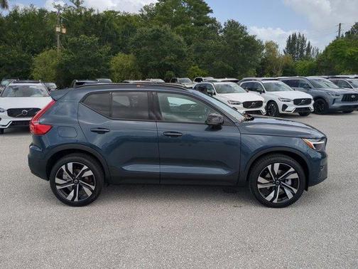 2026 Volvo XC40 B4 Plus