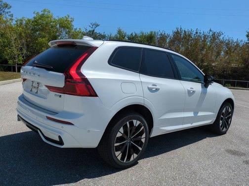 Crystal White Metallic 2026 Volvo XC60 B5 Plus