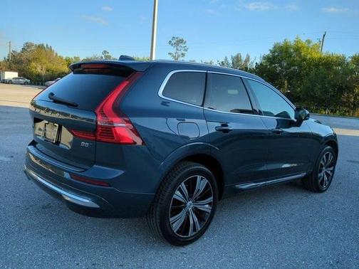 2023 Volvo XC60 B5 Plus Bright Theme