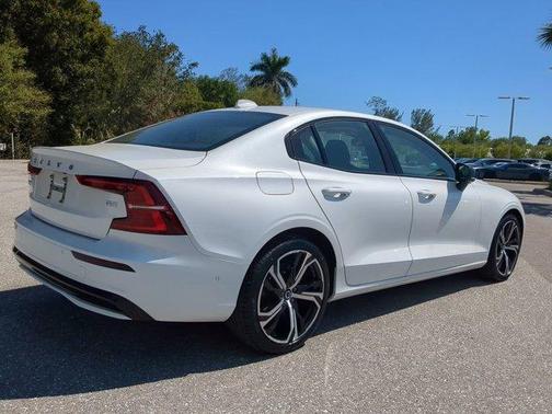 2025 Volvo S60 B5 Plus