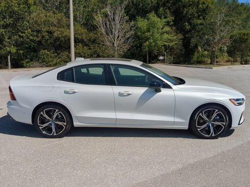 2025 Volvo S60 B5 Plus