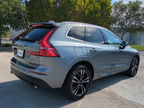 Osmium Gray Metallic 2021 Volvo XC60 T6 Momentum