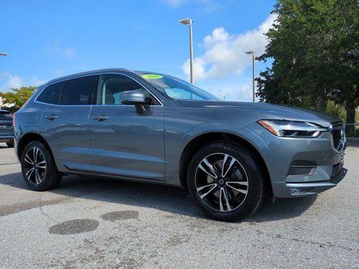 Osmium Gray Metallic 2021 Volvo XC60 T6 Momentum