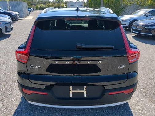 2025 Volvo XC40 B5 Core Bright Theme