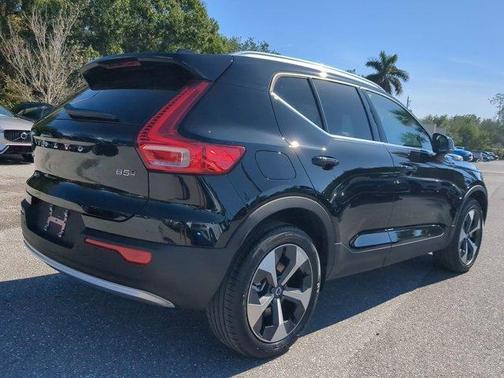 2025 Volvo XC40 B5 Core Bright Theme