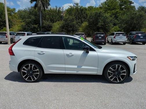 2024 Volvo XC60 Recharge Plug-In Hybrid T8 Ultimate Dark Theme