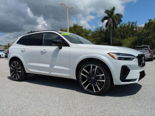 2024 Volvo XC60 Recharge Plug-In Hybrid T8 Ultimate Dark Theme