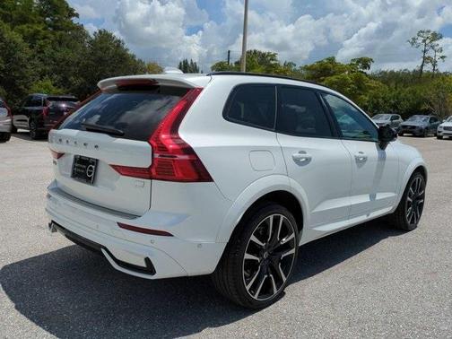 2024 Volvo XC60 Recharge Plug-In Hybrid T8 Ultimate Dark Theme