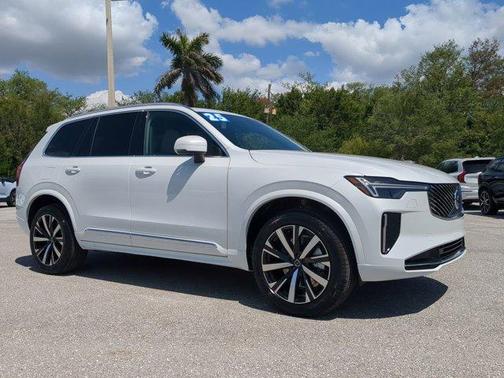 2025 Volvo XC90 B6 Core