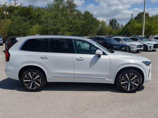 2025 Volvo XC90 B6 Core