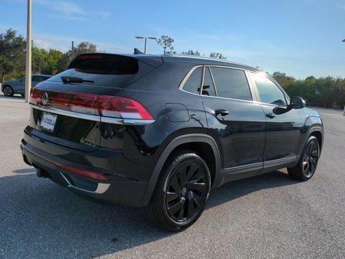 2024 Volkswagen Atlas Cross Sport 2.0T SE w/Technology