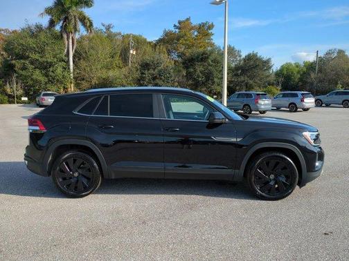 2024 Volkswagen Atlas Cross Sport 2.0T SE w/Technology