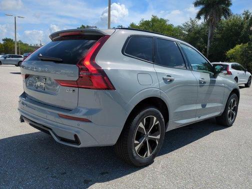 Metallic 2026 Volvo XC60 B5 Core