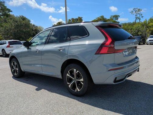Metallic 2026 Volvo XC60 B5 Core