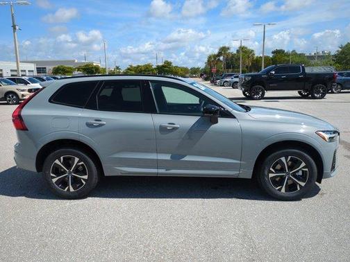 Metallic 2026 Volvo XC60 B5 Core