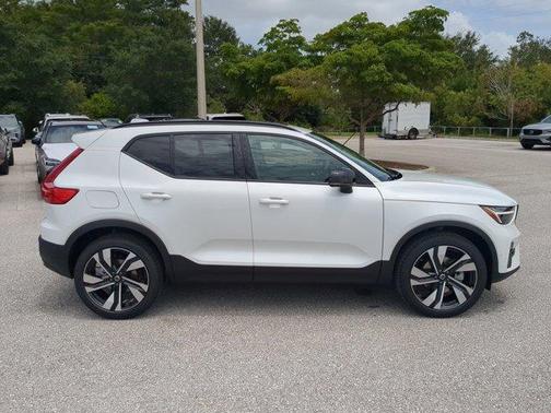 2026 Volvo XC40 B4 Plus