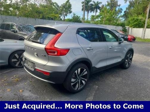 2024 Volvo XC40 B5 Plus Bright Theme