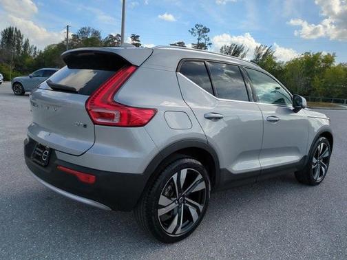 2024 Volvo XC40 B5 Plus Bright Theme