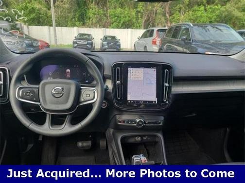 2024 Volvo XC40 B5 Plus Bright Theme