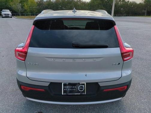 2024 Volvo XC40 B5 Plus Bright Theme