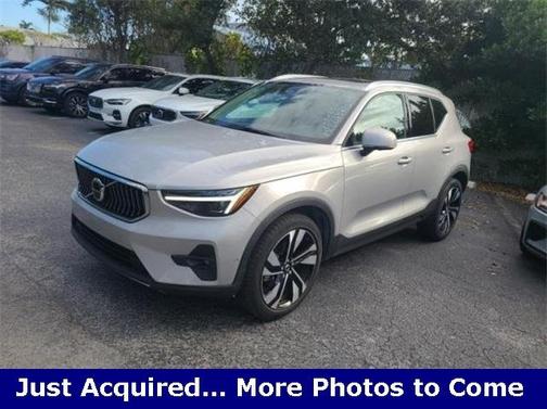 2024 Volvo XC40 B5 Plus Bright Theme