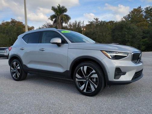 2024 Volvo XC40 B5 Plus Bright Theme