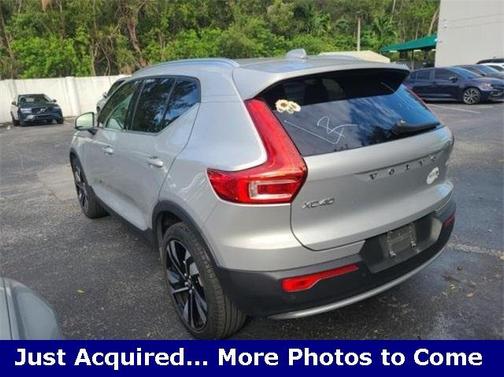 2024 Volvo XC40 B5 Plus Bright Theme
