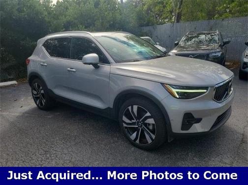 2024 Volvo XC40 B5 Plus Bright Theme