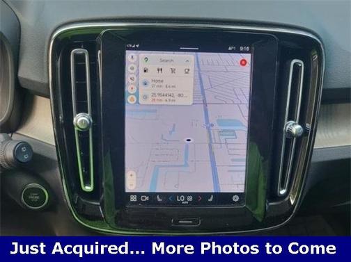 2024 Volvo XC40 B5 Plus Bright Theme