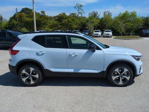 Cloud 9 White 2026 Volvo XC40 B5 Plus