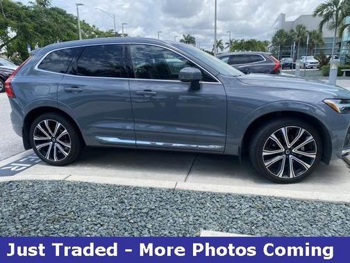 2023 Volvo XC60 B5 Ultimate Bright Theme