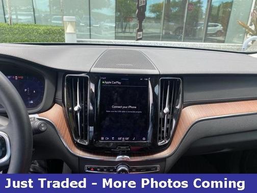 2023 Volvo XC60 B5 Ultimate Bright Theme